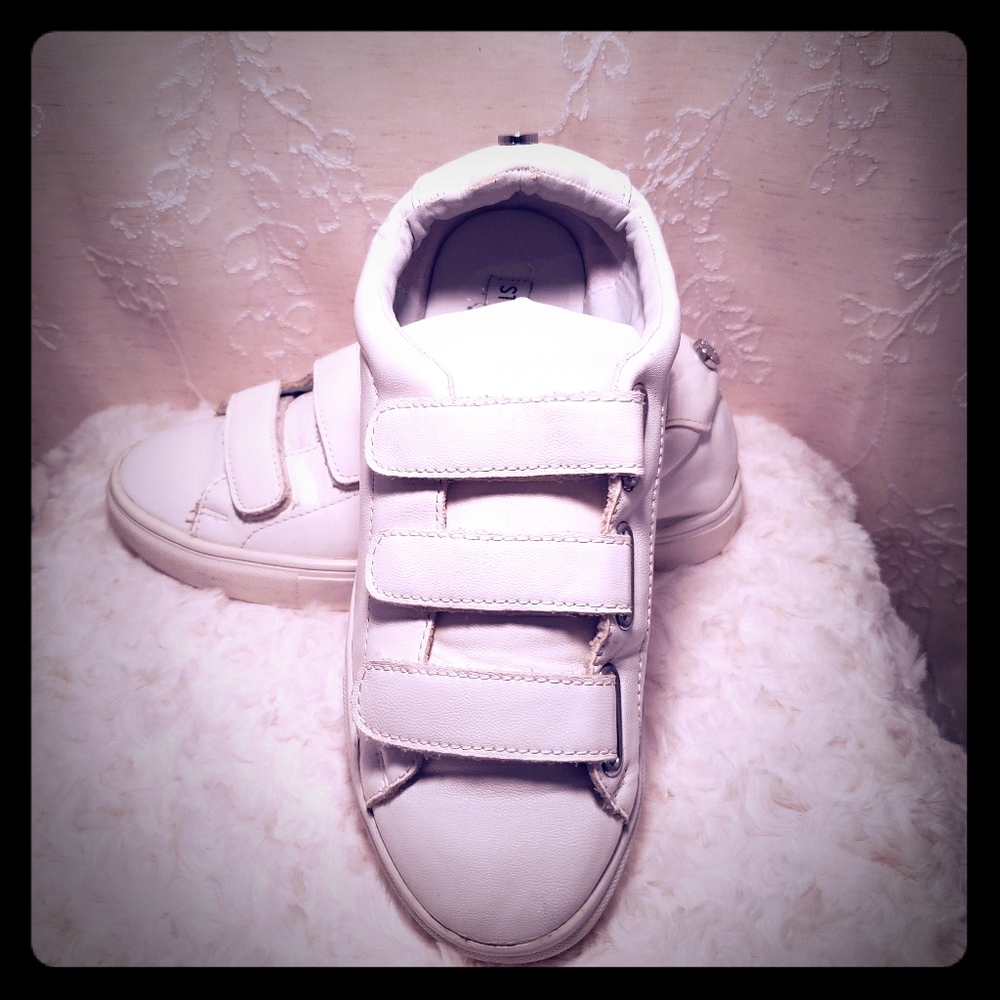 Steve Madden white tennis shoes